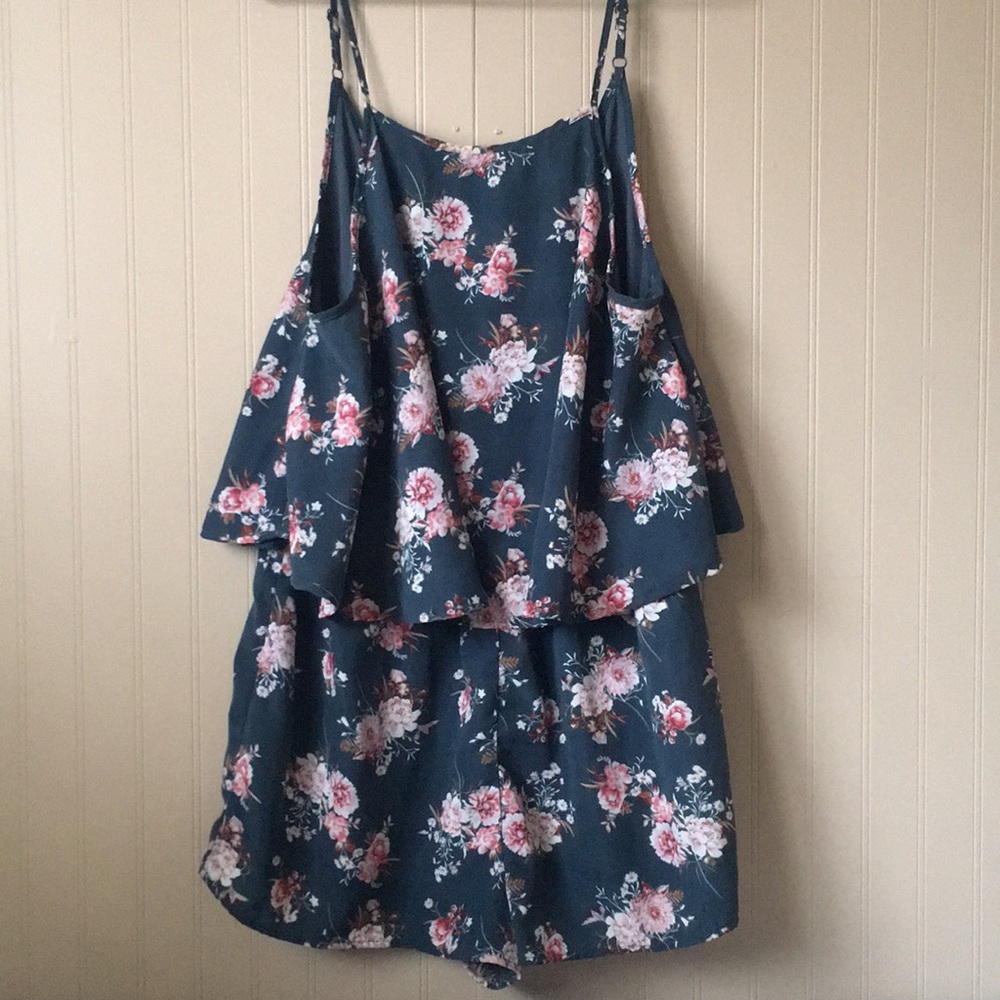 😍Dark green floral romper💞💐